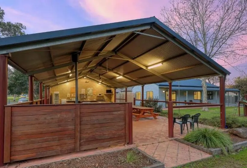 Hotelli Deniliquin Riverside Caravan Park