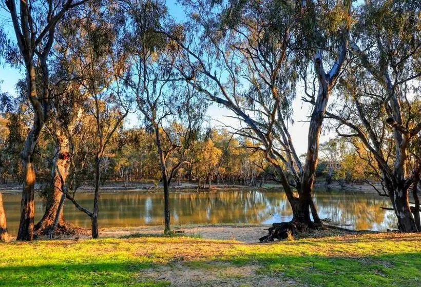 Hotelli Deniliquin Riverside Caravan Park