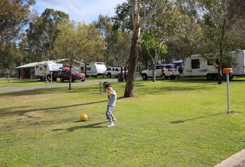 Hotelli Deniliquin Riverside Caravan Park