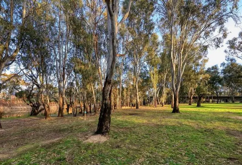 Hotelli Deniliquin Riverside Caravan Park
