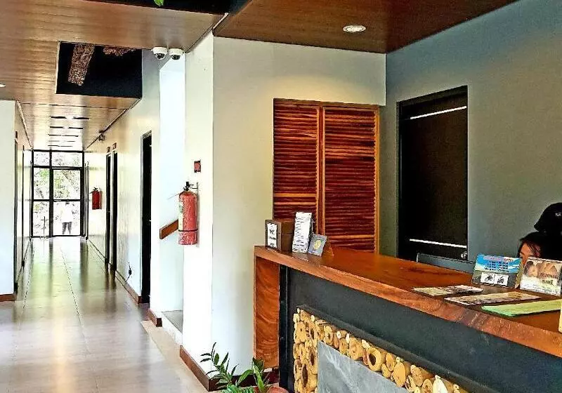 هتل Acacia Garden Inn And Suites