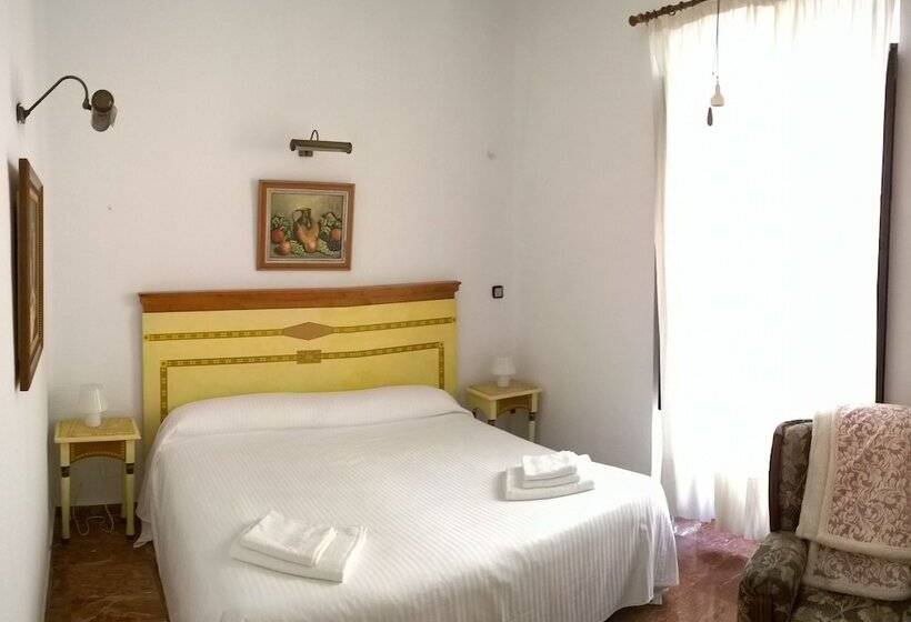 هتل Casa Patio De La Vega