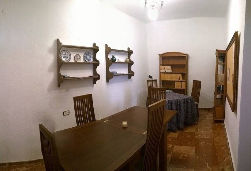 هتل Casa Patio De La Vega