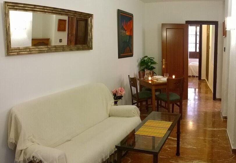 هتل Casa Patio De La Vega