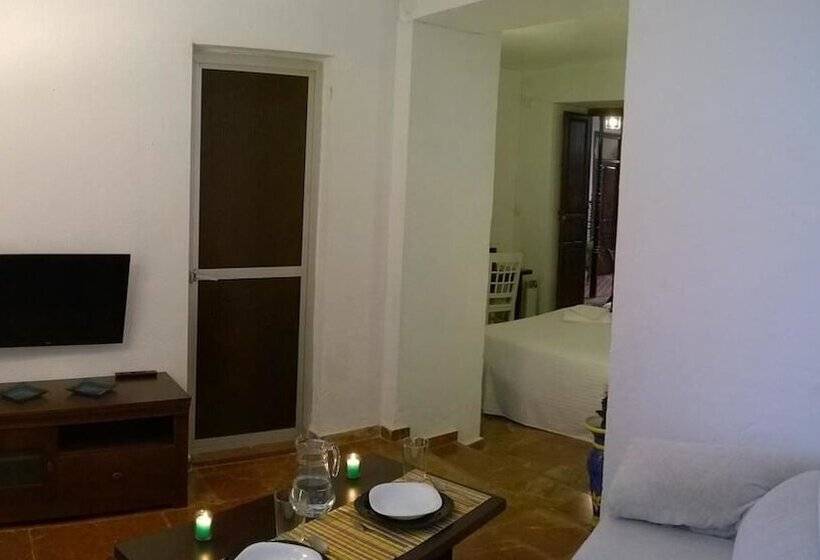 هتل Casa Patio De La Vega