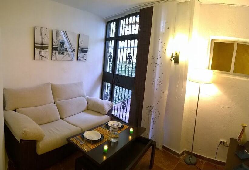 هتل Casa Patio De La Vega