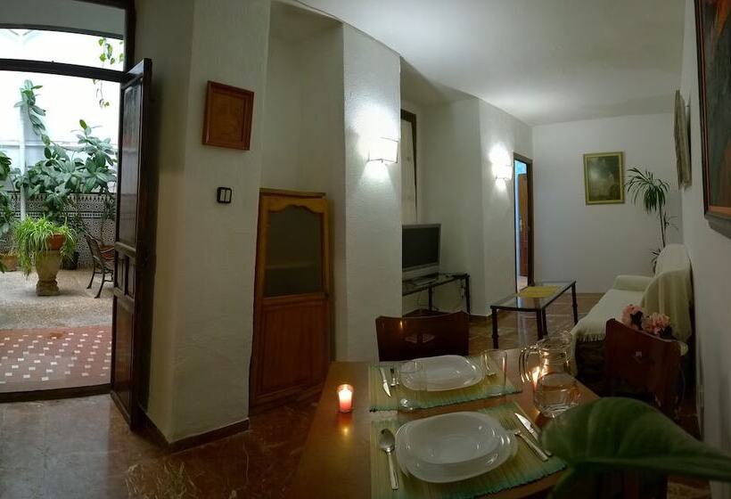 هتل Casa Patio De La Vega