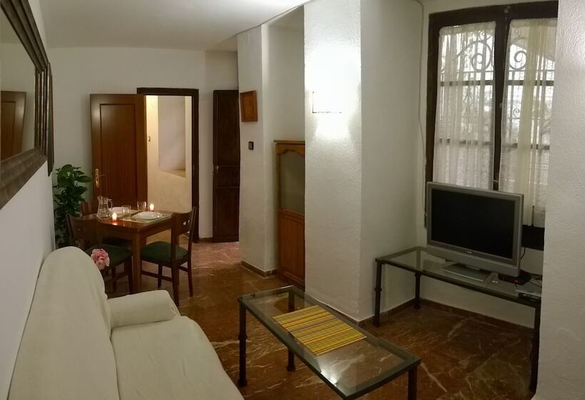 هتل Casa Patio De La Vega