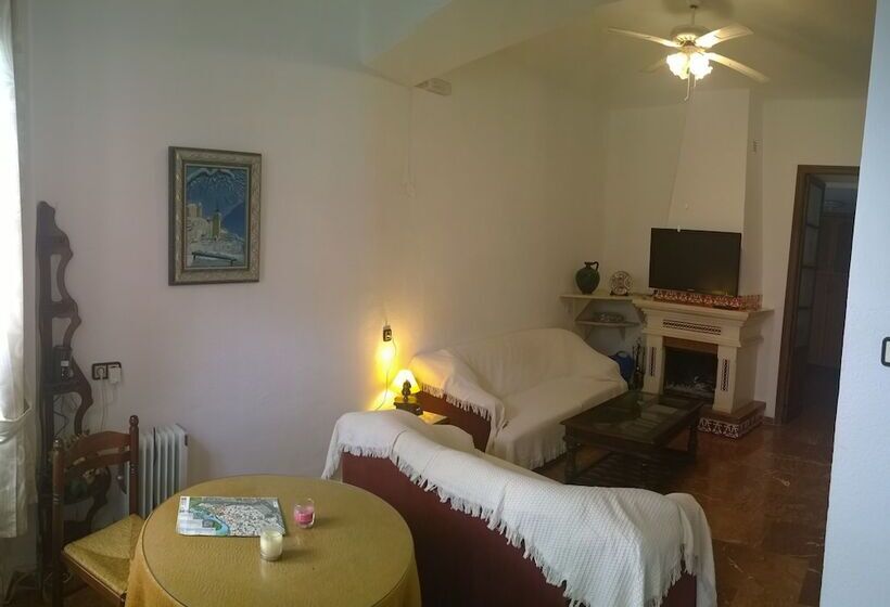 هتل Casa Patio De La Vega