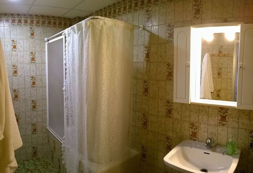 هتل Casa Patio De La Vega