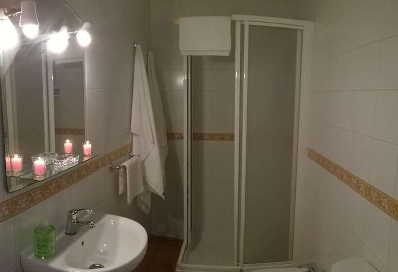 هتل Casa Patio De La Vega