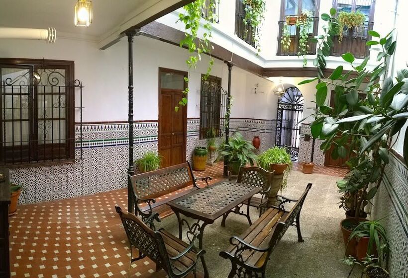 هتل Casa Patio De La Vega