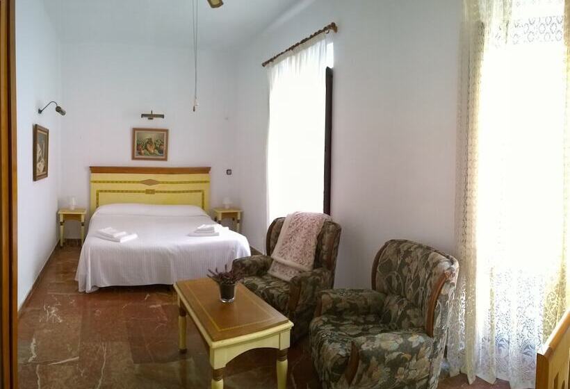 هتل Casa Patio De La Vega