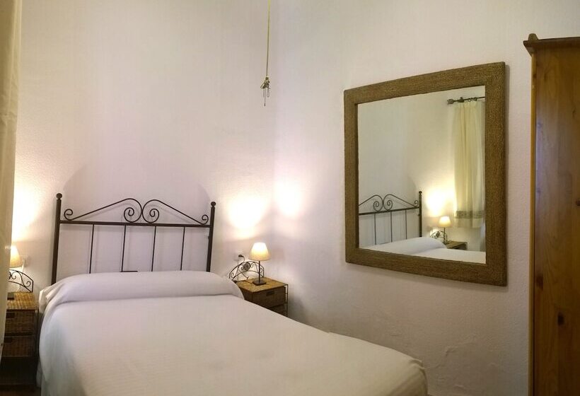 هتل Casa Patio De La Vega