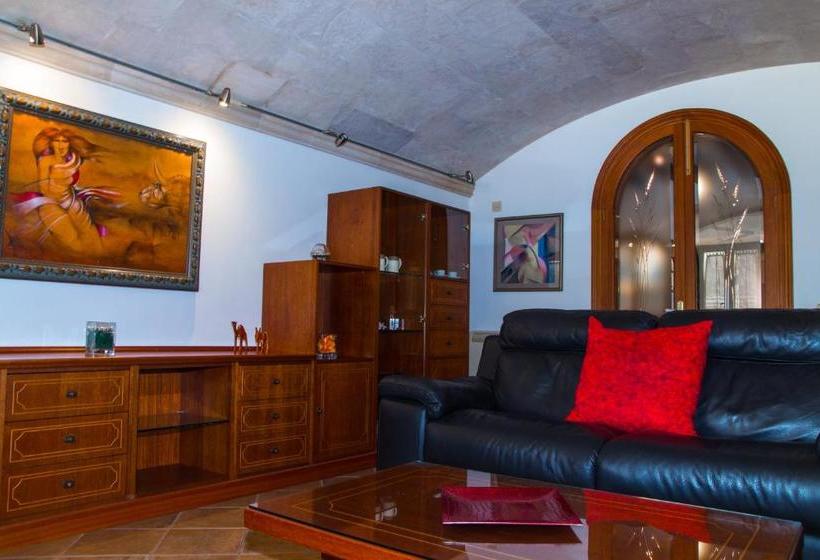 هتل Family Home Jaume II