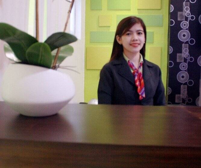 هتل Frederick S Apartelle