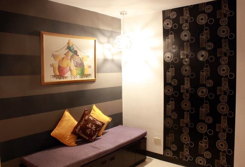 هتل Frederick S Apartelle