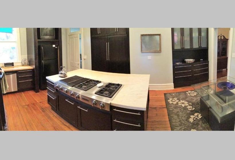 Отель Historic Pugsley Manor House