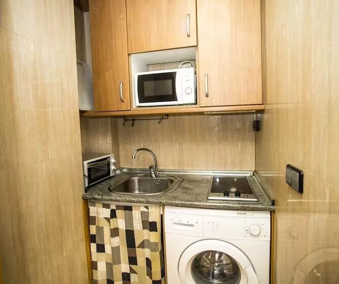 هتل Hostal Caballeros