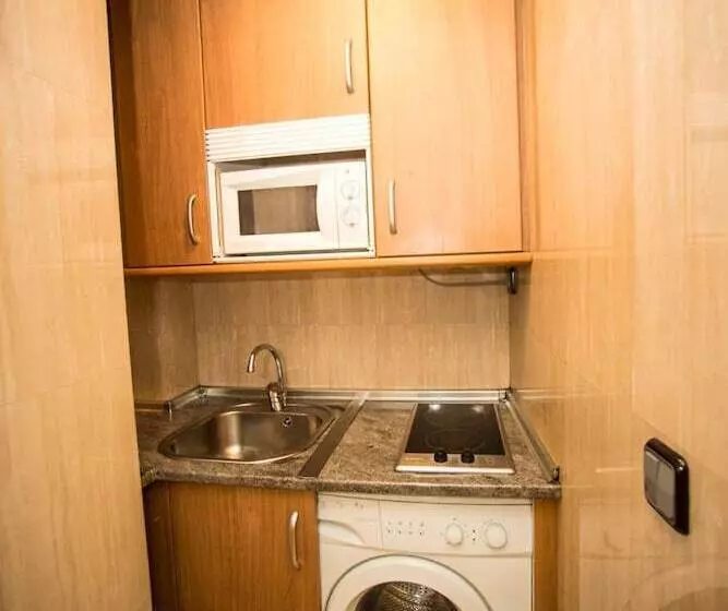 هتل Hostal Caballeros