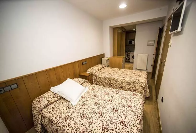هتل Hostal Caballeros
