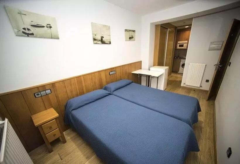 هتل Hostal Caballeros