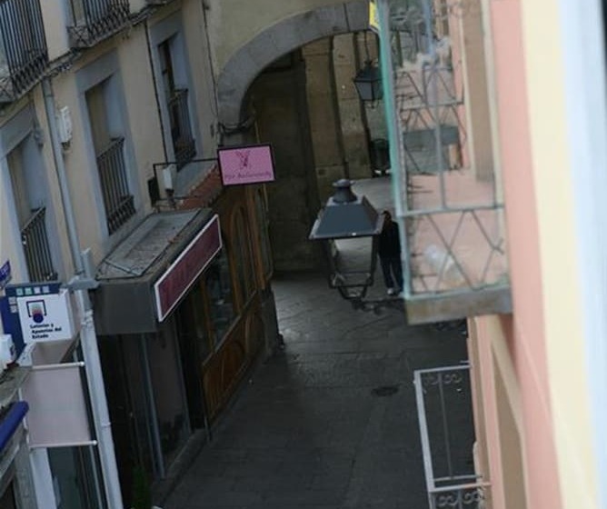 فندق Hostal Dona Juana