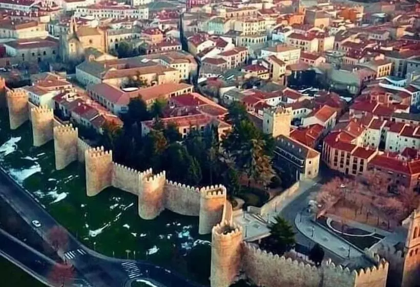 هتل Hostal Dona Juana