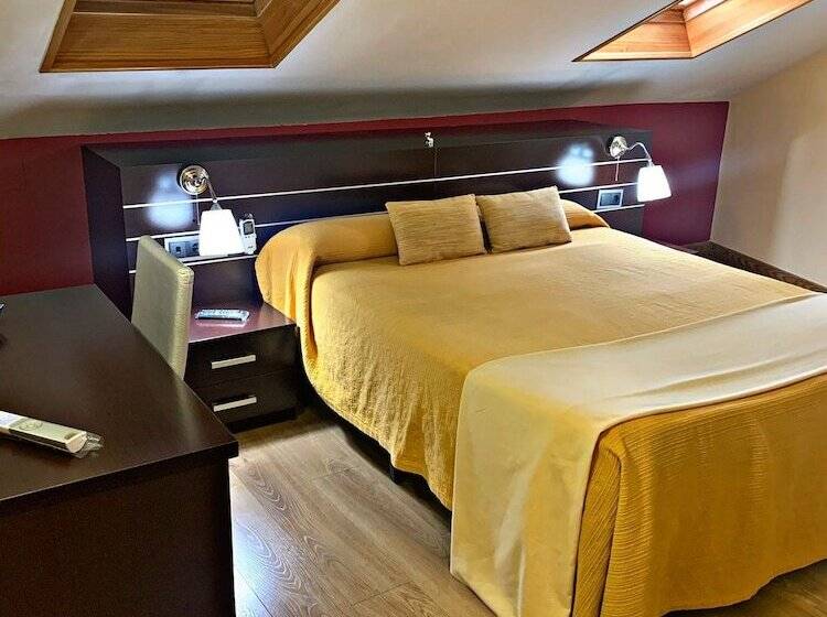 فندق Hostal Dona Juana