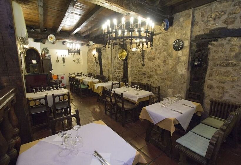 فندق Meson Casa De Guzman