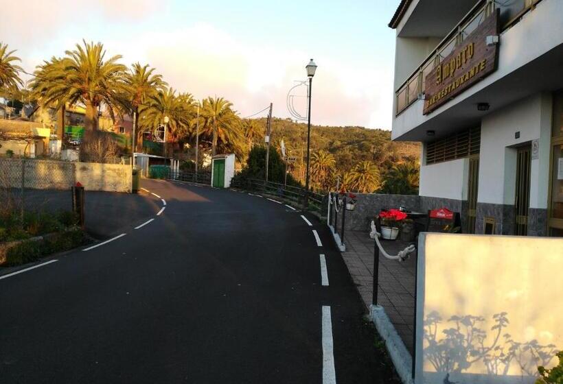 בית מלון כפרי Pension Amparo Las Hayas