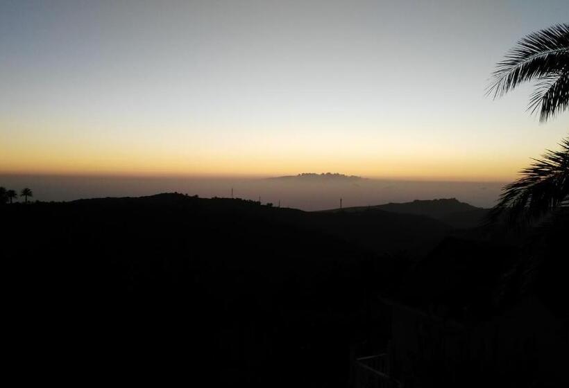 בית מלון כפרי Pension Amparo Las Hayas