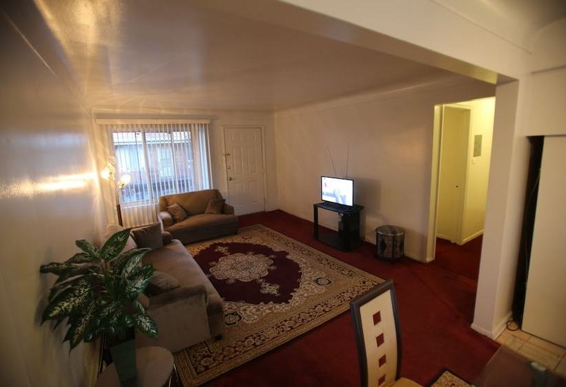 酒店 The Dearborn Suites