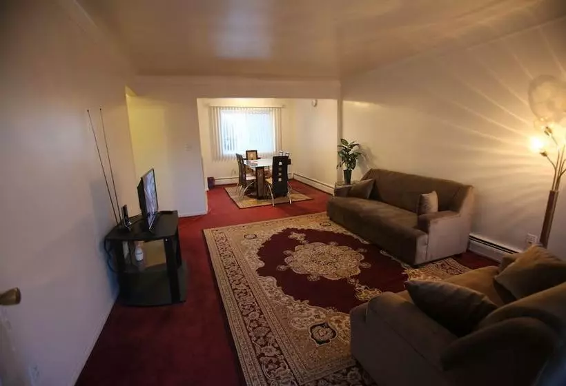 Hotelli The Dearborn Suites