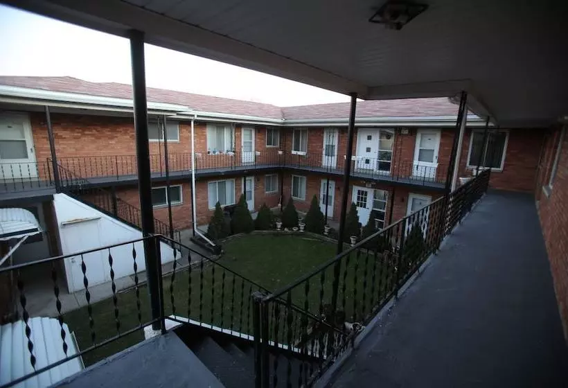 Hotelli The Dearborn Suites