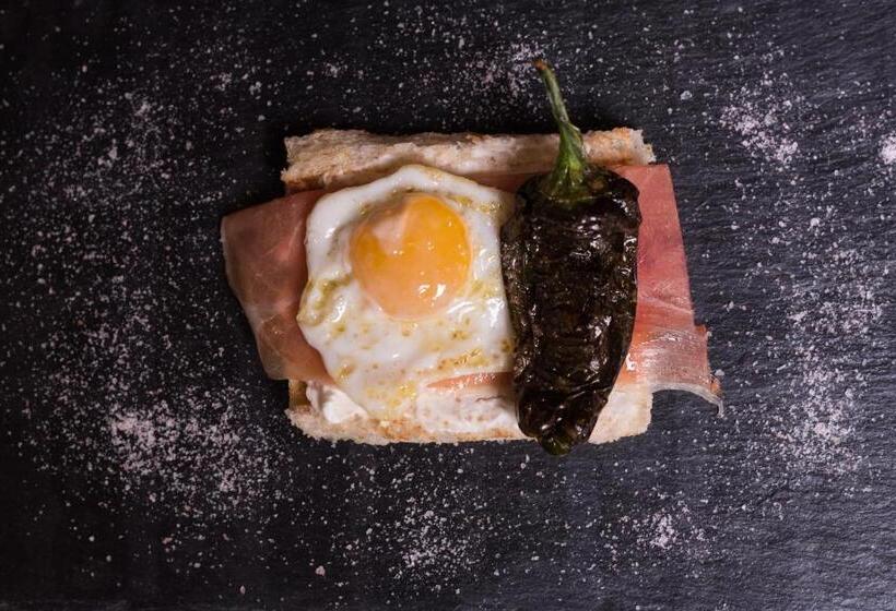 בית מלון כפרי The Town House  Adults Only