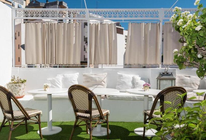 בית מלון כפרי The Town House  Adults Only