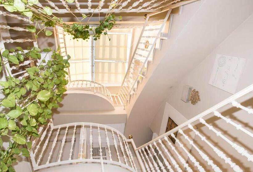 בית מלון כפרי The Town House  Adults Only