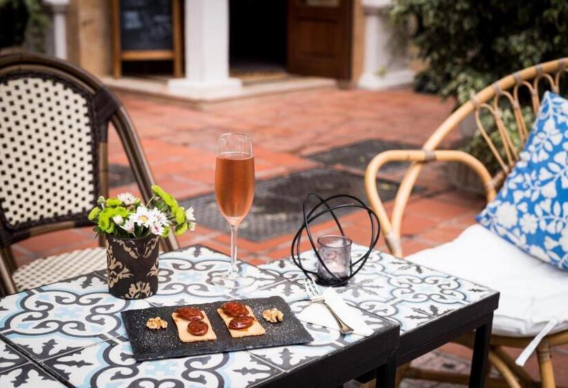 בית מלון כפרי The Town House  Adults Only