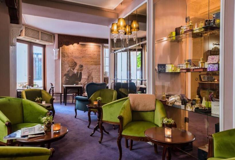 בית מלון כפרי The Town House  Adults Only