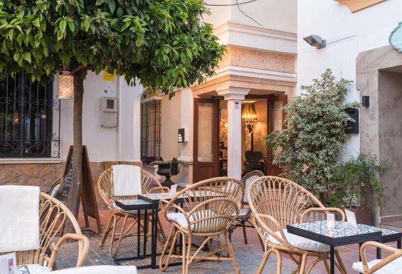 בית מלון כפרי The Town House  Adults Only