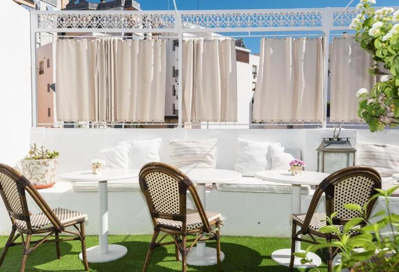 בית מלון כפרי The Town House  Adults Only