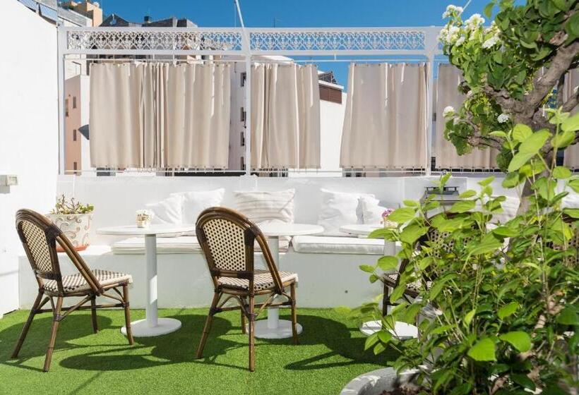 בית מלון כפרי The Town House  Adults Only