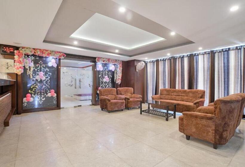 בית מלון כפרי Super Townhouse Divya Palace