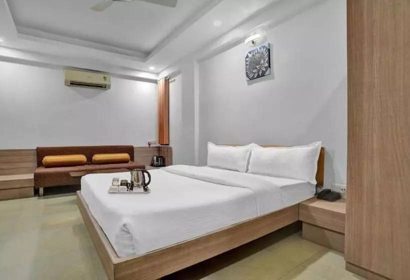هتل Super Townhouse Divya Palace