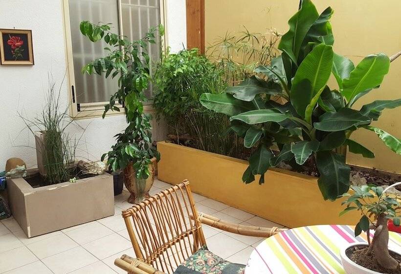 호텔 Dolphin's B&b