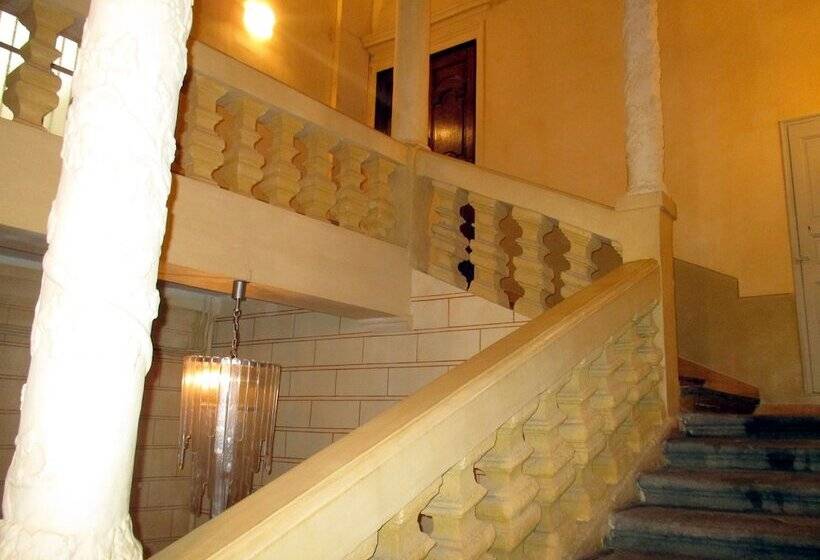 호텔 Dolphin's B&b