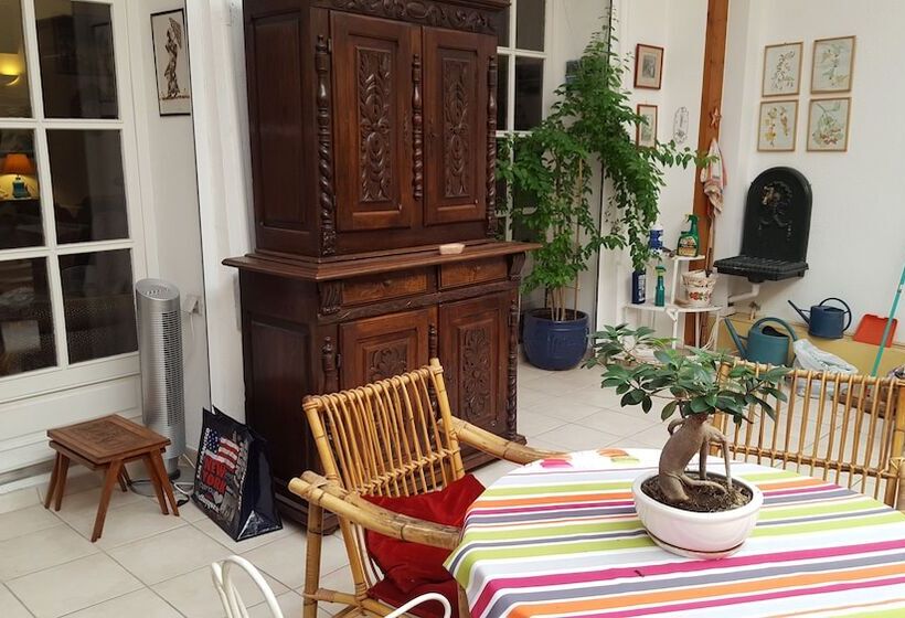 호텔 Dolphin's B&b