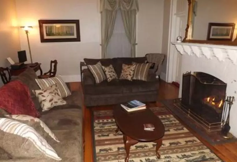 ホテル Geyser Lodge