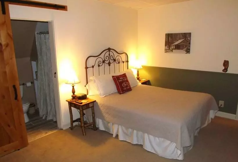 ホテル Geyser Lodge